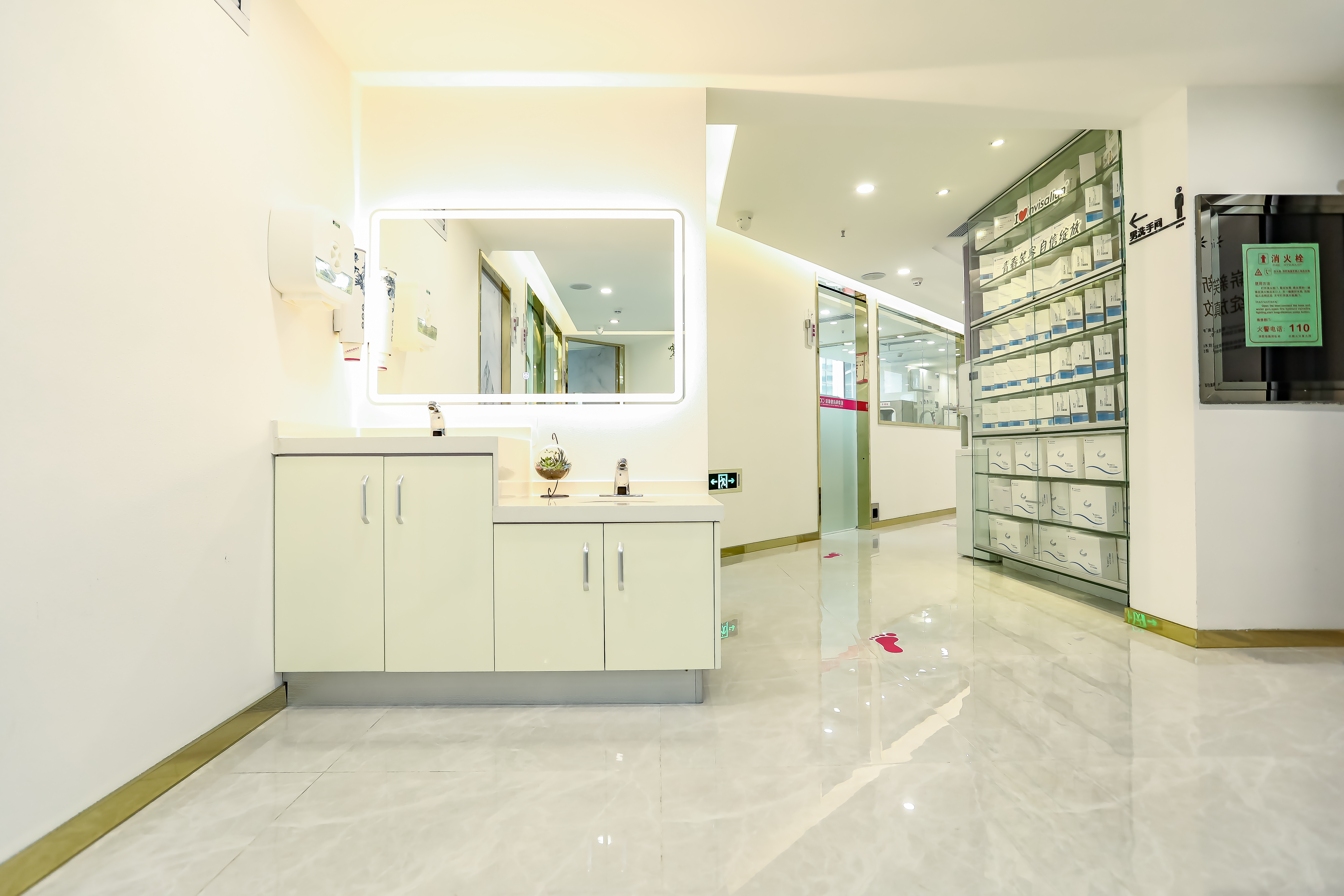 深圳南雅醫(yī)療美容門診部：技術(shù)實(shí)力強(qiáng)的醫(yī)生團(tuán)隊(duì)