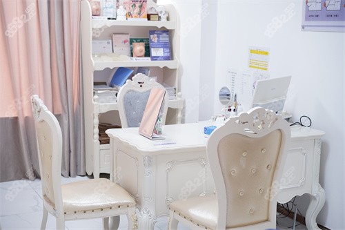 深圳南雅醫(yī)療美容門(mén)診部商談室