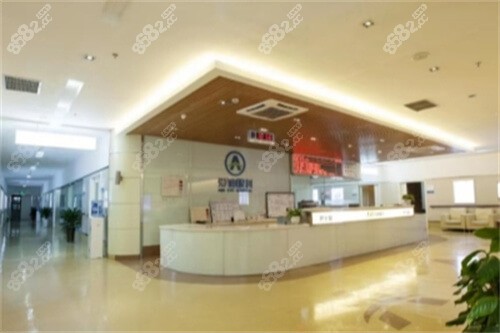 成都愛迪眼科醫(yī)院前臺(tái) 成都愛迪眼科醫(yī)院前臺(tái)