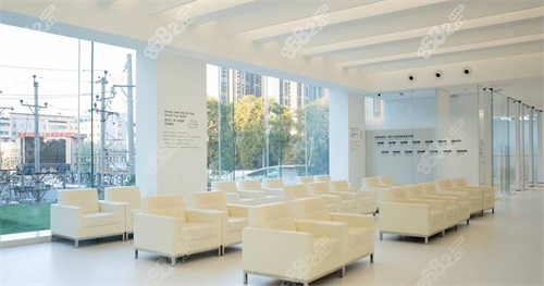 鄭州白皮書(shū)口腔醫(yī)院等候區(qū)