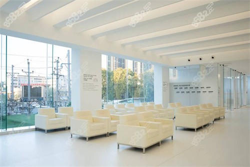 鄭州白皮書(shū)口腔醫(yī)院大廳等候區(qū)