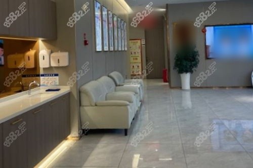 杭州富陽(yáng)金鉑利口腔醫(yī)院等候區(qū)