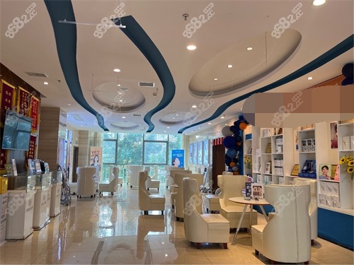 株洲優(yōu)伢仕口腔醫(yī)院大廳休息區(qū)