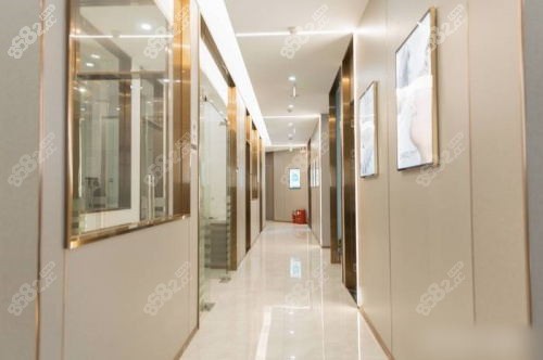 杭州富陽(yáng)金鉑利口腔醫(yī)院走廊