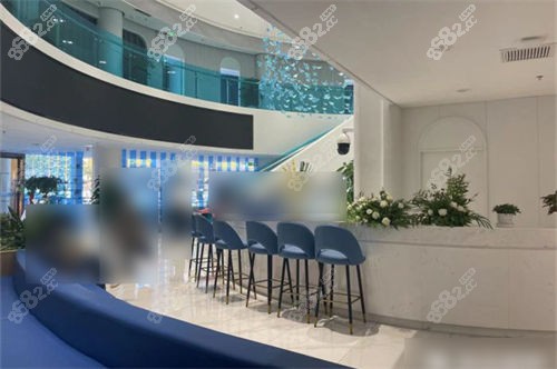 西安醫(yī)大眼科醫(yī)院候診區(qū)環(huán)境 西安醫(yī)大眼科醫(yī)院候診區(qū)環(huán)境