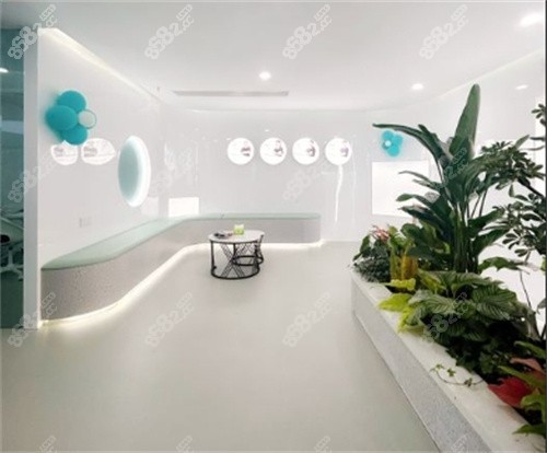 鄭州青松口腔醫(yī)院大廳