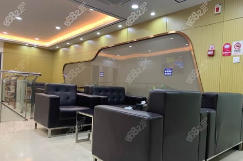 杭州富陽口腔醫(yī)院大廳休息區(qū)