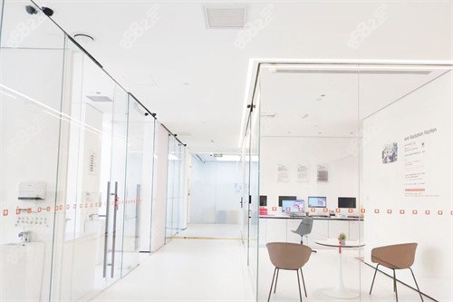鄭州白皮書口腔醫(yī)院走廊