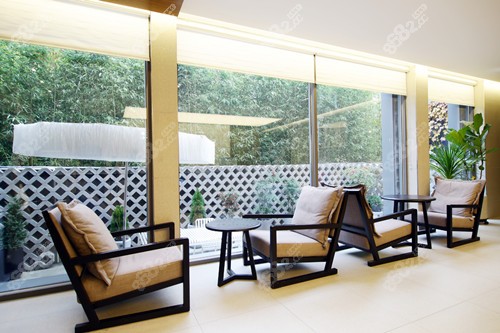 韓國(guó)童顏中心整形內(nèi)部等待區(qū)環(huán)境