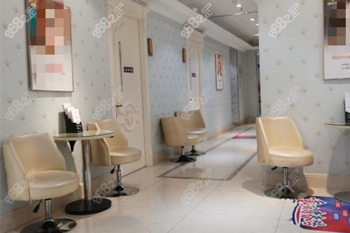 沈陽(yáng)百嘉麗口腔導(dǎo)診臺(tái)候診區(qū)