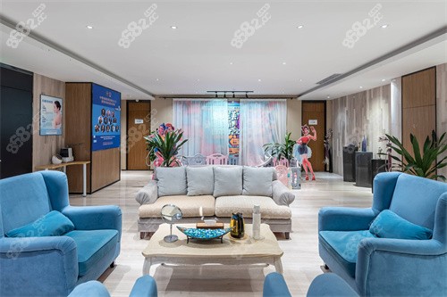 重慶晶膚醫(yī)療美容大廳休息區(qū)