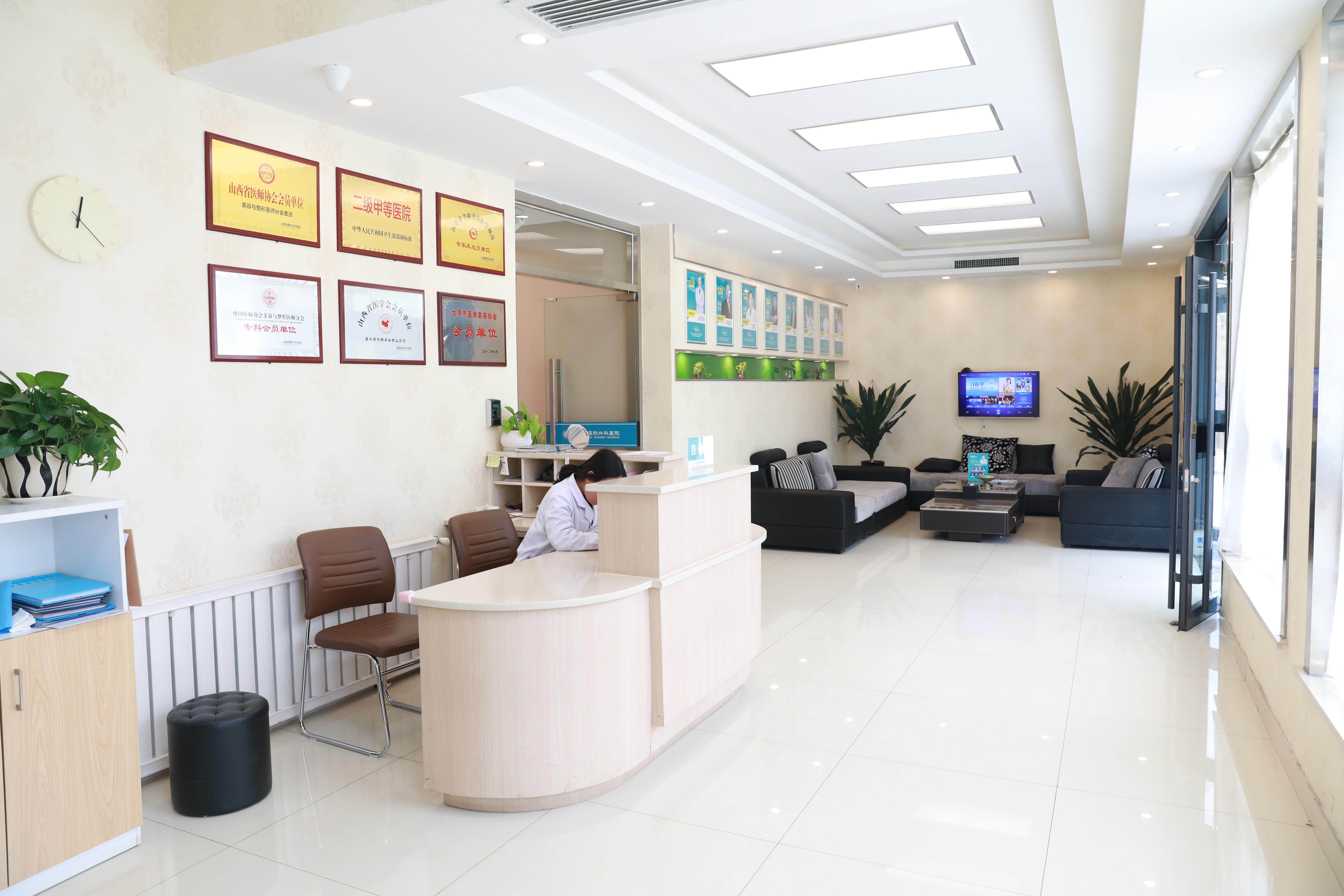 太原軍大醫(yī)療美容醫(yī)院 - 多學(xué)科協(xié)作拉皮保護(hù)