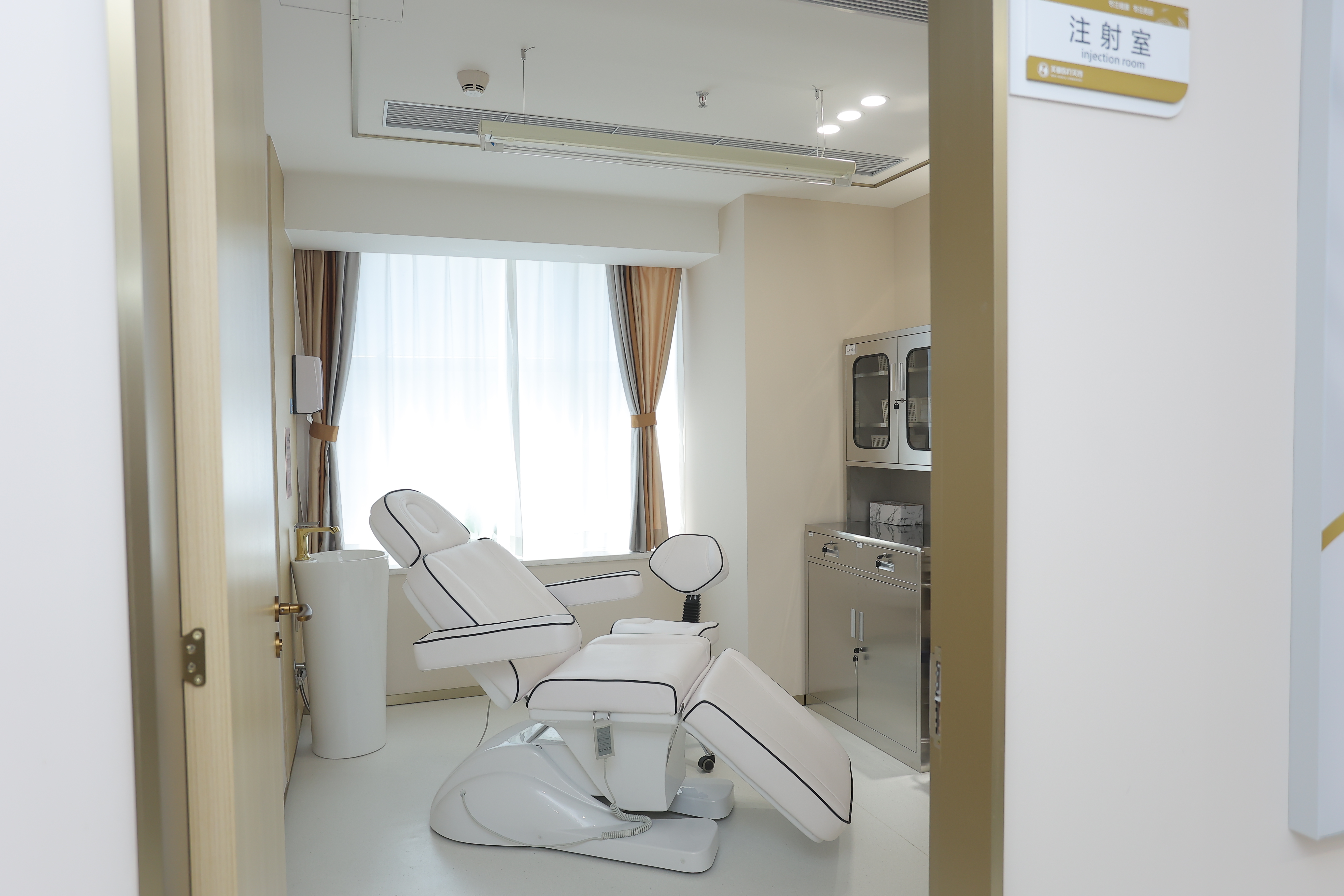 6、深圳南雅醫(yī)療美容門診部——面部提升與體雕并重