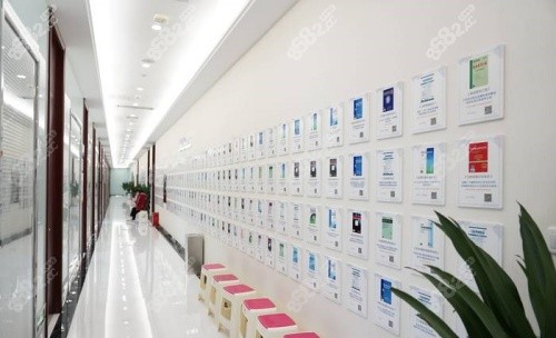 成都拜博口腔醫(yī)院走廊環(huán)境示意圖 成都拜博口腔醫(yī)院走廊環(huán)境示意圖