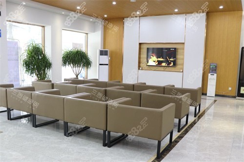 清遠(yuǎn)中大口腔候診區(qū)