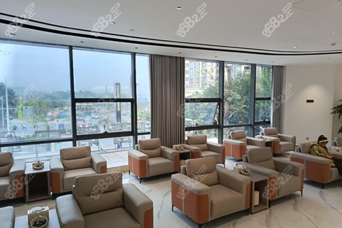 清遠(yuǎn)中泰口腔等候區(qū)圖