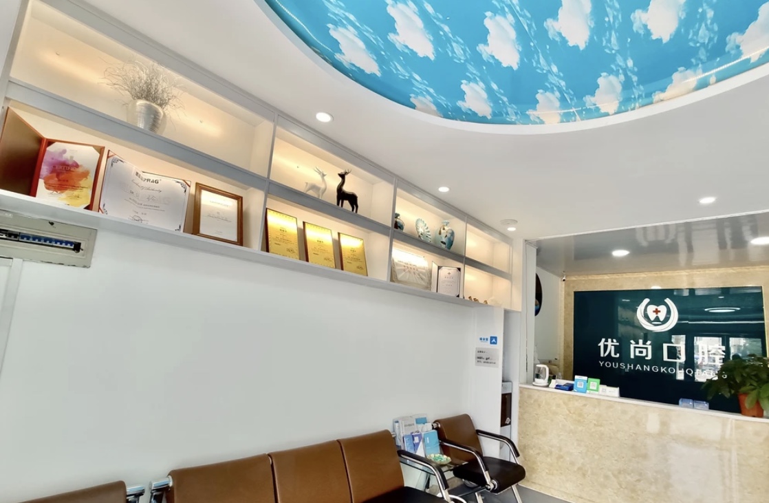 眼袋修復王楊醫(yī)生在哪坐診？在河南省職工醫(yī)院，周一、周三、周五上午可就診