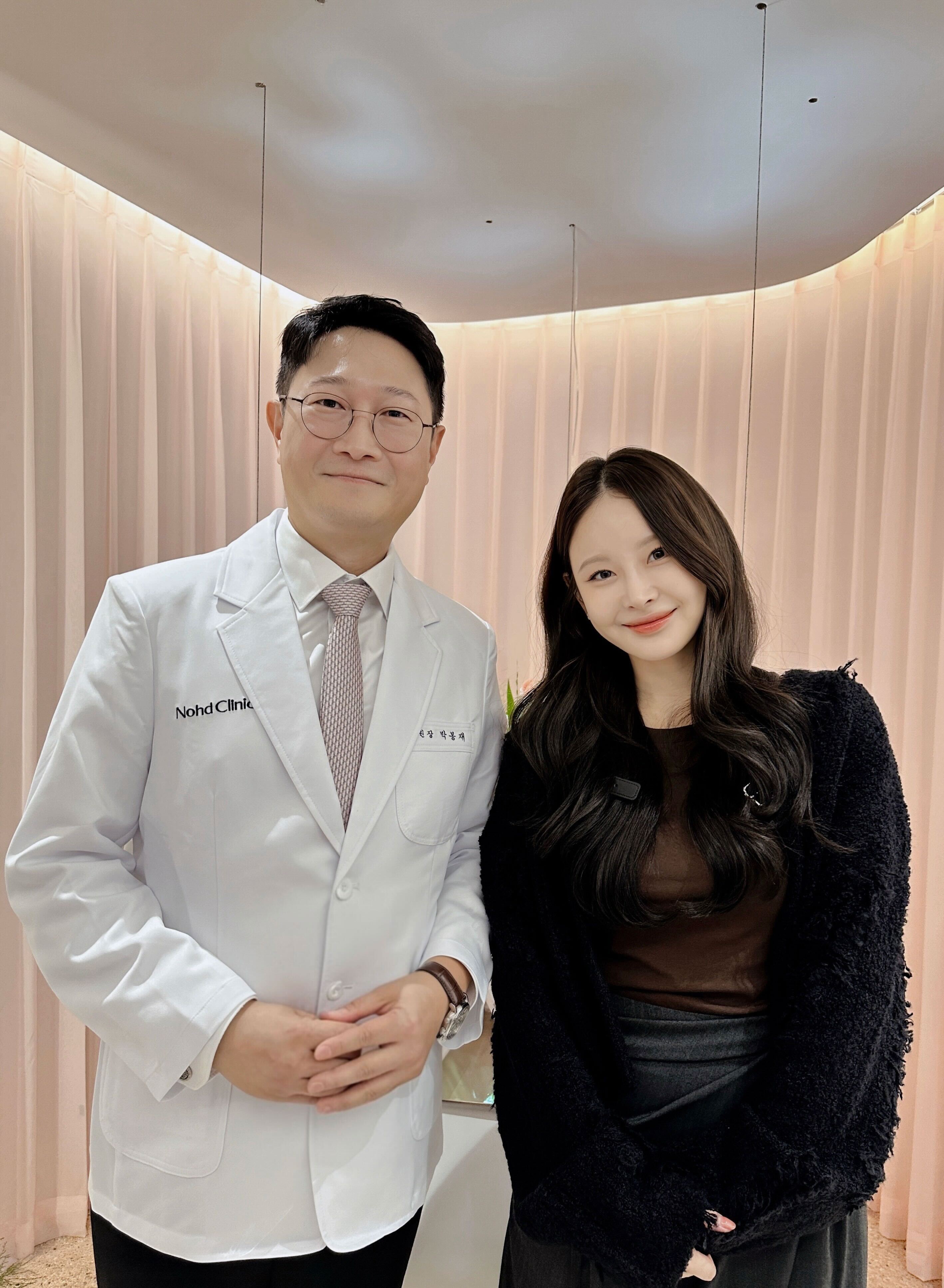 北京面部填充脂肪修復(fù)醫(yī)生韋元強(qiáng)能在線咨詢嗎？可通過(guò)電話和微信與醫(yī)生溝通