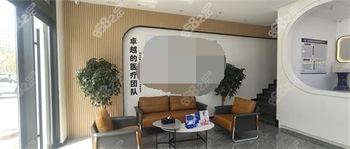 臨沂億美口腔門診部大廳休息區(qū) 臨沂億美口腔門診部大廳休息區(qū)