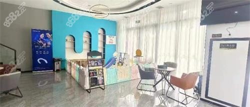 臨沂億美口腔門診部大廳內(nèi)部環(huán)境 臨沂億美口腔門診部大廳內(nèi)部環(huán)境