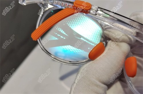 豪雅新樂學防控鏡片