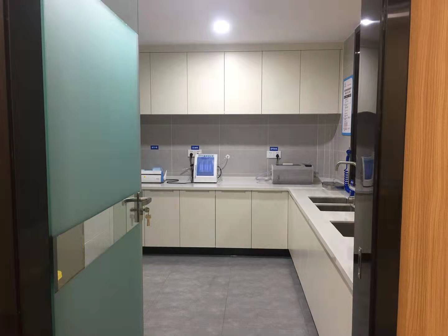 西藏拉薩義飛口腔：優(yōu)質(zhì)體驗(yàn)與精良設(shè)備