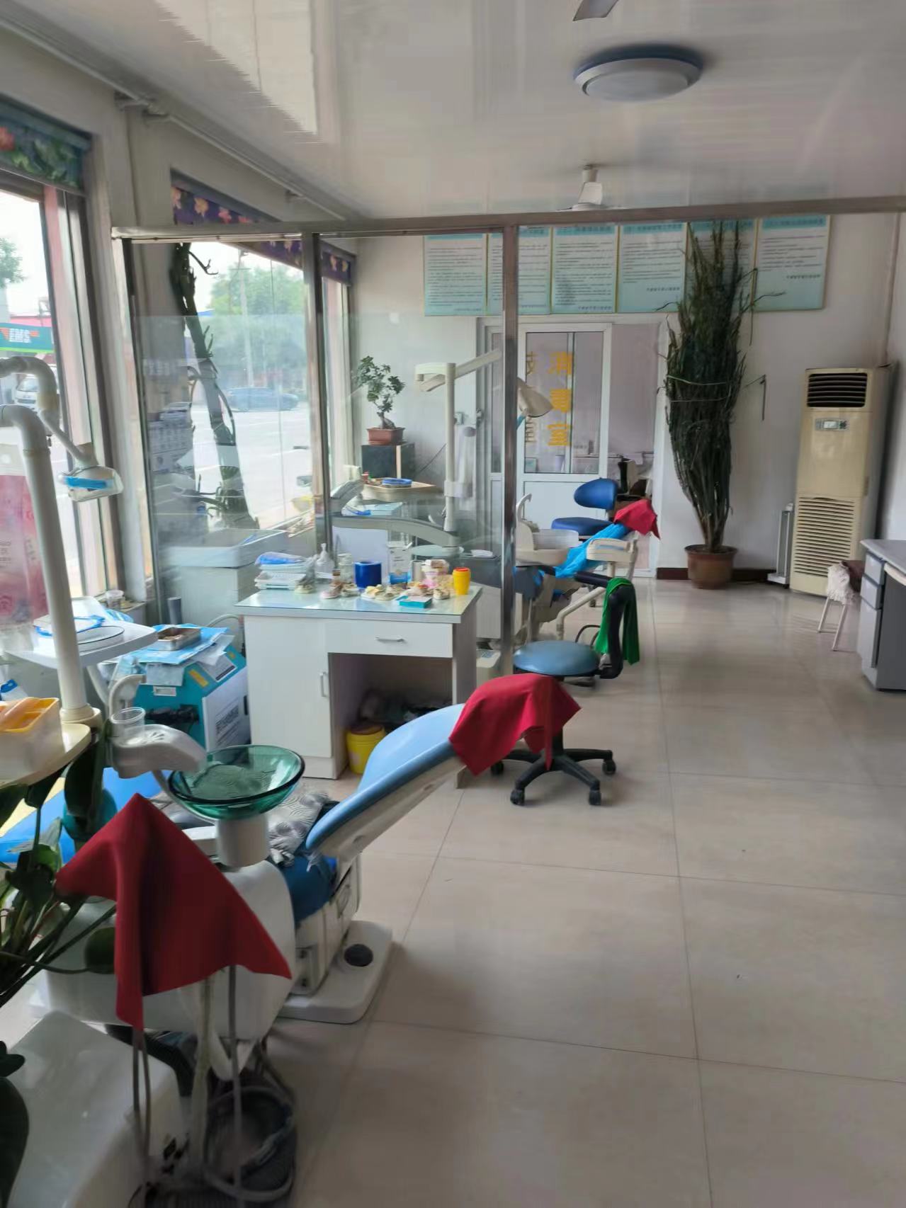 一、酒泉諾貝爾口腔醫(yī)院醫(yī)生簡(jiǎn)介