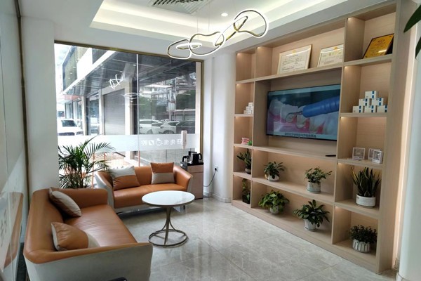 南?；浌诳谇皇召M(fèi)價(jià)目表，洗牙39元起、補(bǔ)牙128元起，種牙性價(jià)比抵到爆！