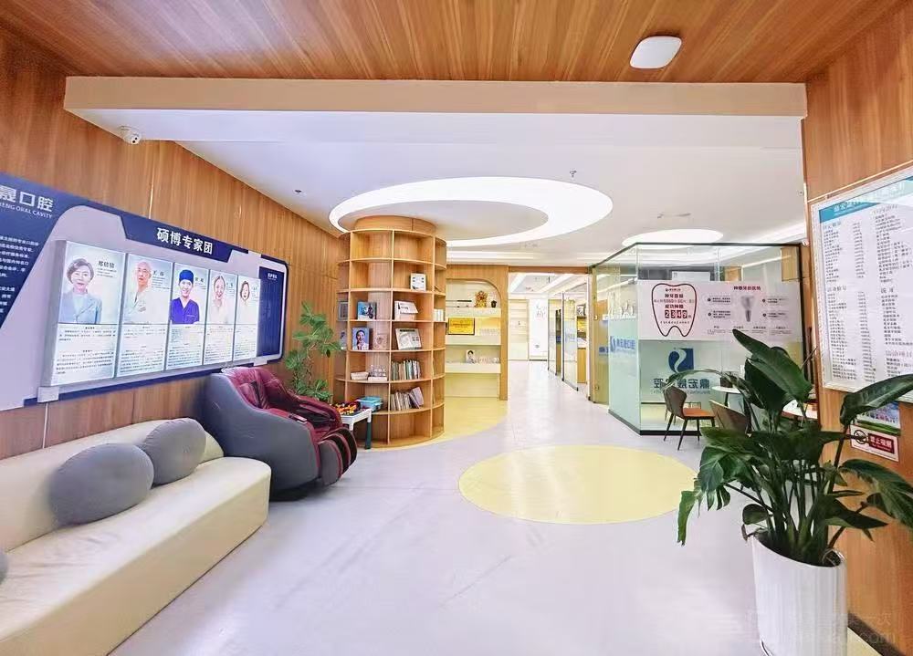 四、專精醫(yī)生團(tuán)隊(duì)，為種牙保駕護(hù)航！