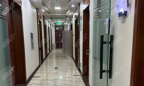 北京冠美口腔走廊展示圖