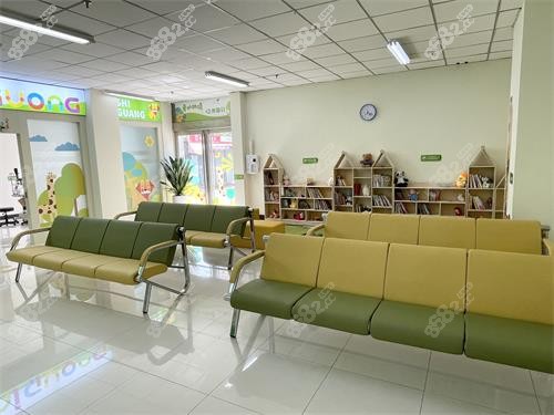 鄭州視光眼科休息區(qū)環(huán)境