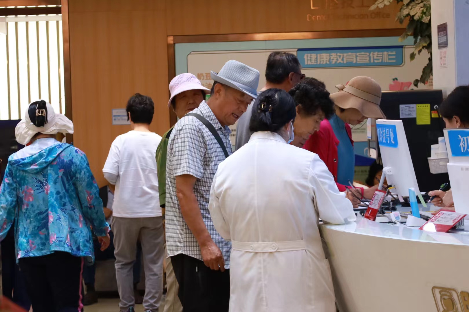 二、技術優(yōu)勢解析：精細矯形與中醫(yī)和西醫(yī)結合如何讓患者受益？