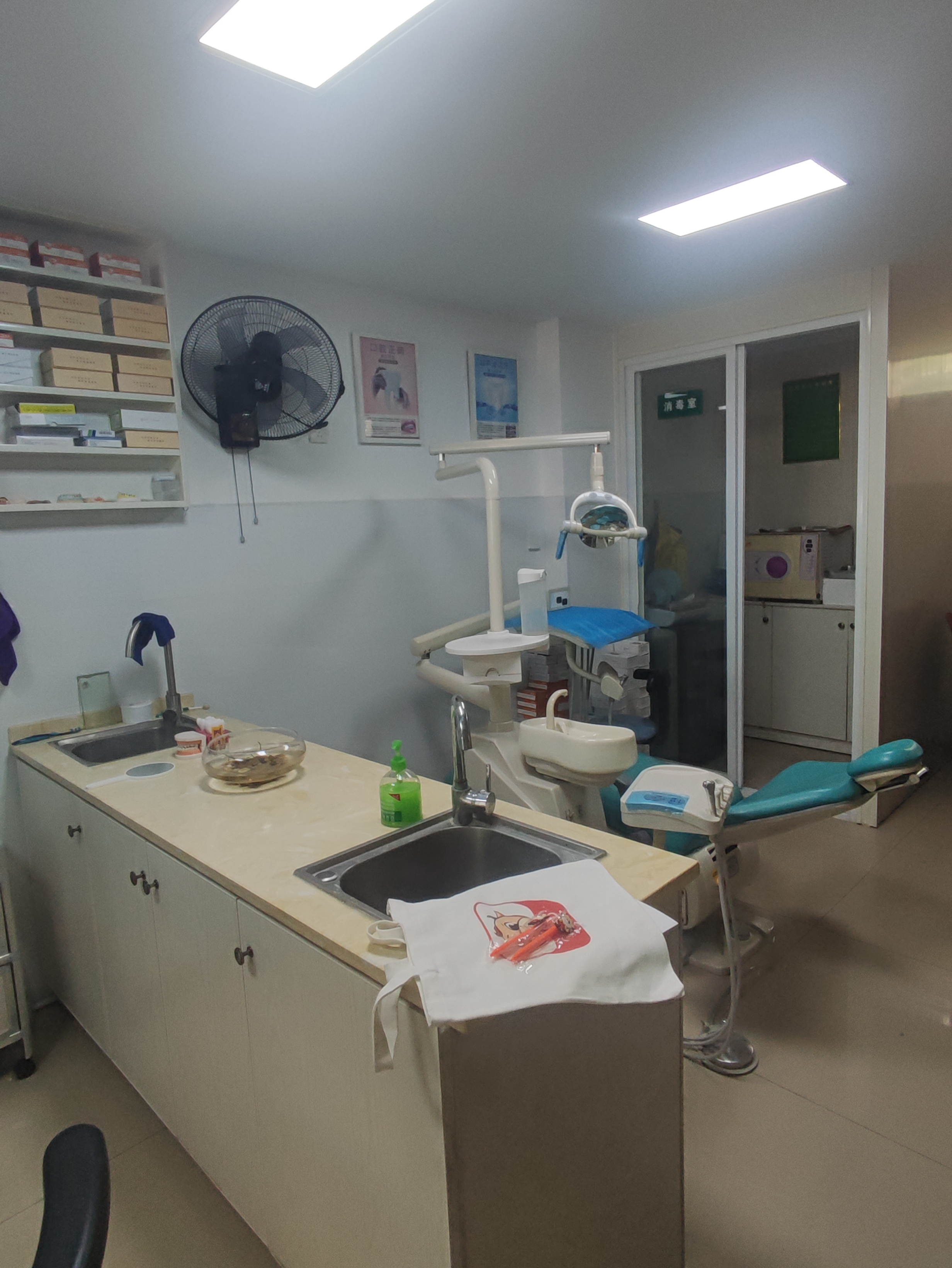 小欖簡(jiǎn)牙口腔醫(yī)院種牙還質(zhì)?！酆鬅o(wú)憂