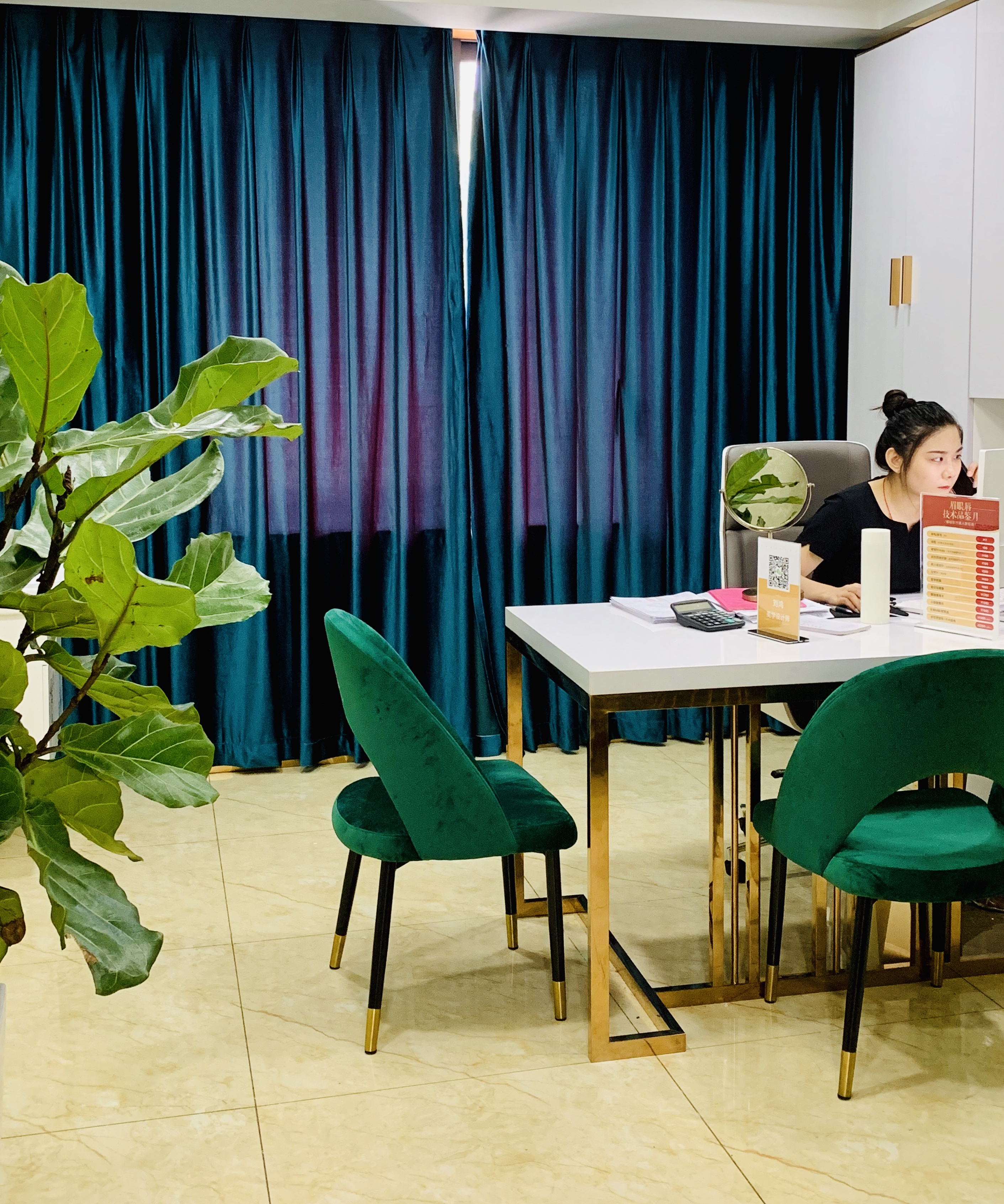 廣州中家醫(yī)家庭醫(yī)生整形美容醫(yī)院：黃廣香的除皺提升