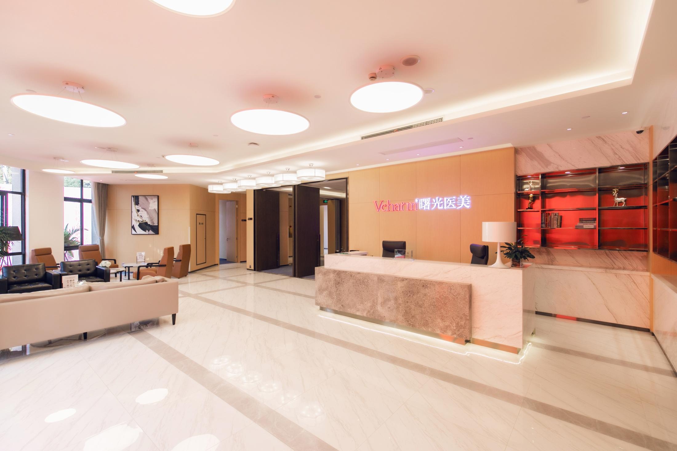 北京加減美醫(yī)療美容醫(yī)院：穆寶安與黃寅守雙強(qiáng)