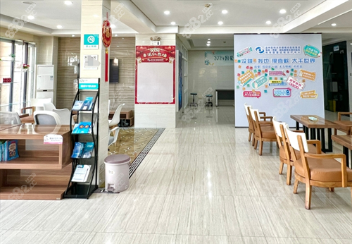 ?？趪?guó)愛(ài)近視醫(yī)院休息大廳