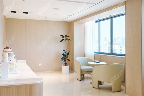 南宁市柏乐口腔有6家店，含青秀/西乡塘等分院乘车路线、营业时间及预约
