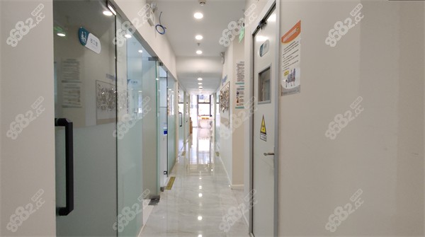 北京牙适乐口腔龙域店走廊环境