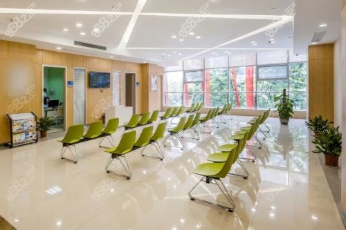 武漢愛(ài)爾眼科漢口醫(yī)院等候區(qū)