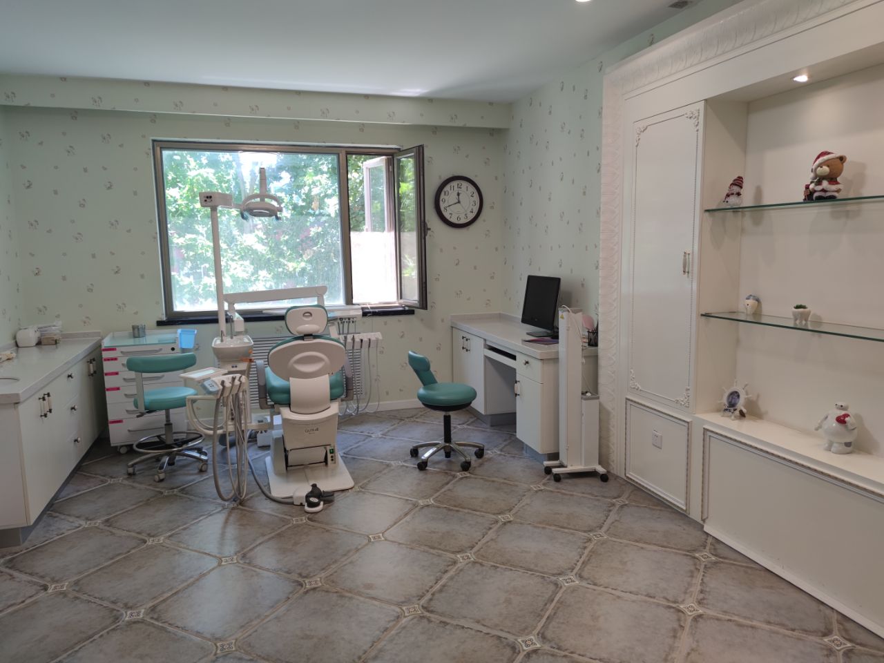 二、北京勁松口腔牡丹園店的種牙價(jià)格為何如此實(shí)惠？