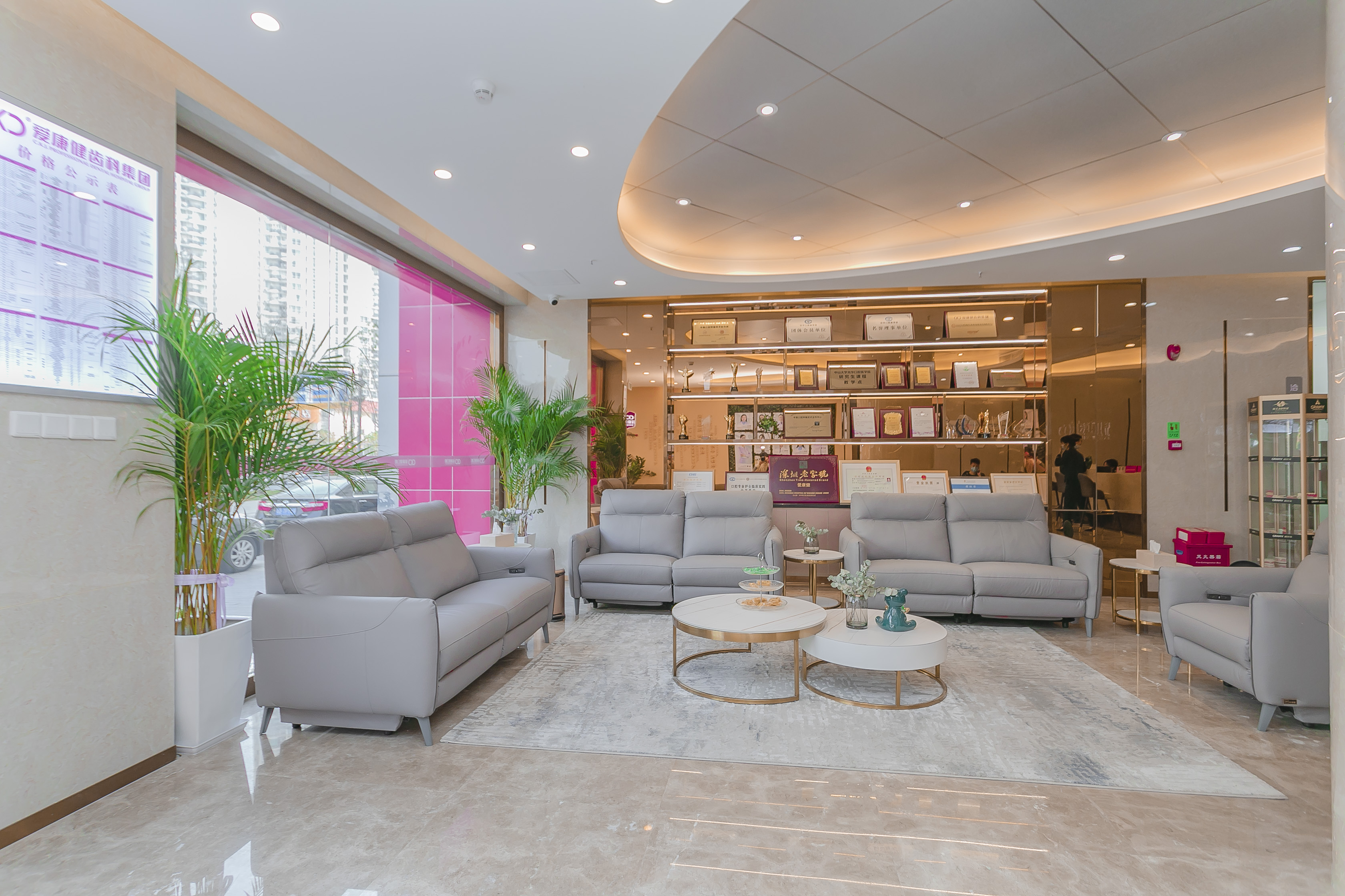 海南種植牙排名前三的牙科，技術(shù)精湛口碑好，助您重拾健康好牙享受品質(zhì)生活！ 