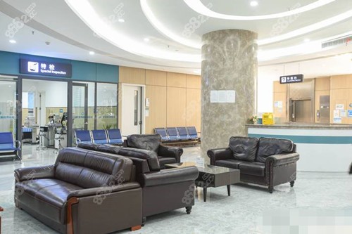 重慶千葉眼科醫(yī)院大廳環(huán)境