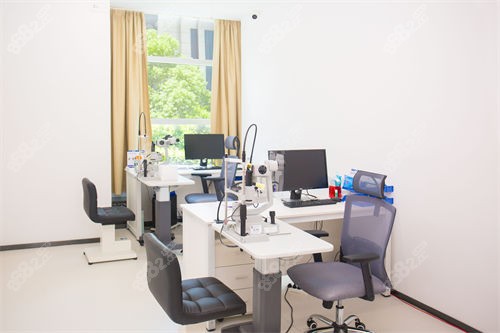 廣州視百年眼科門診醫(yī)生室