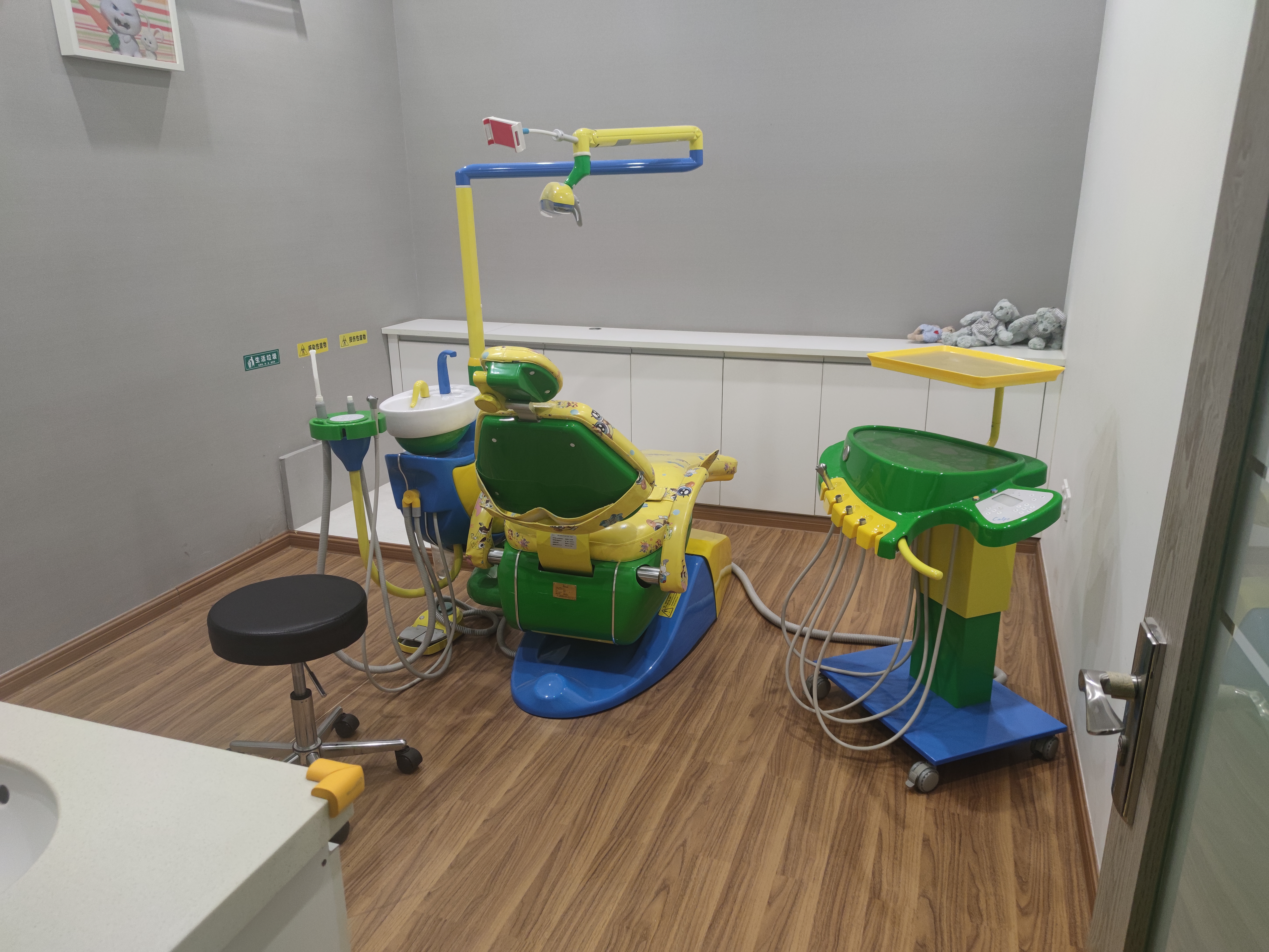 特色種植牙技術(shù)，節(jié)省費用開支