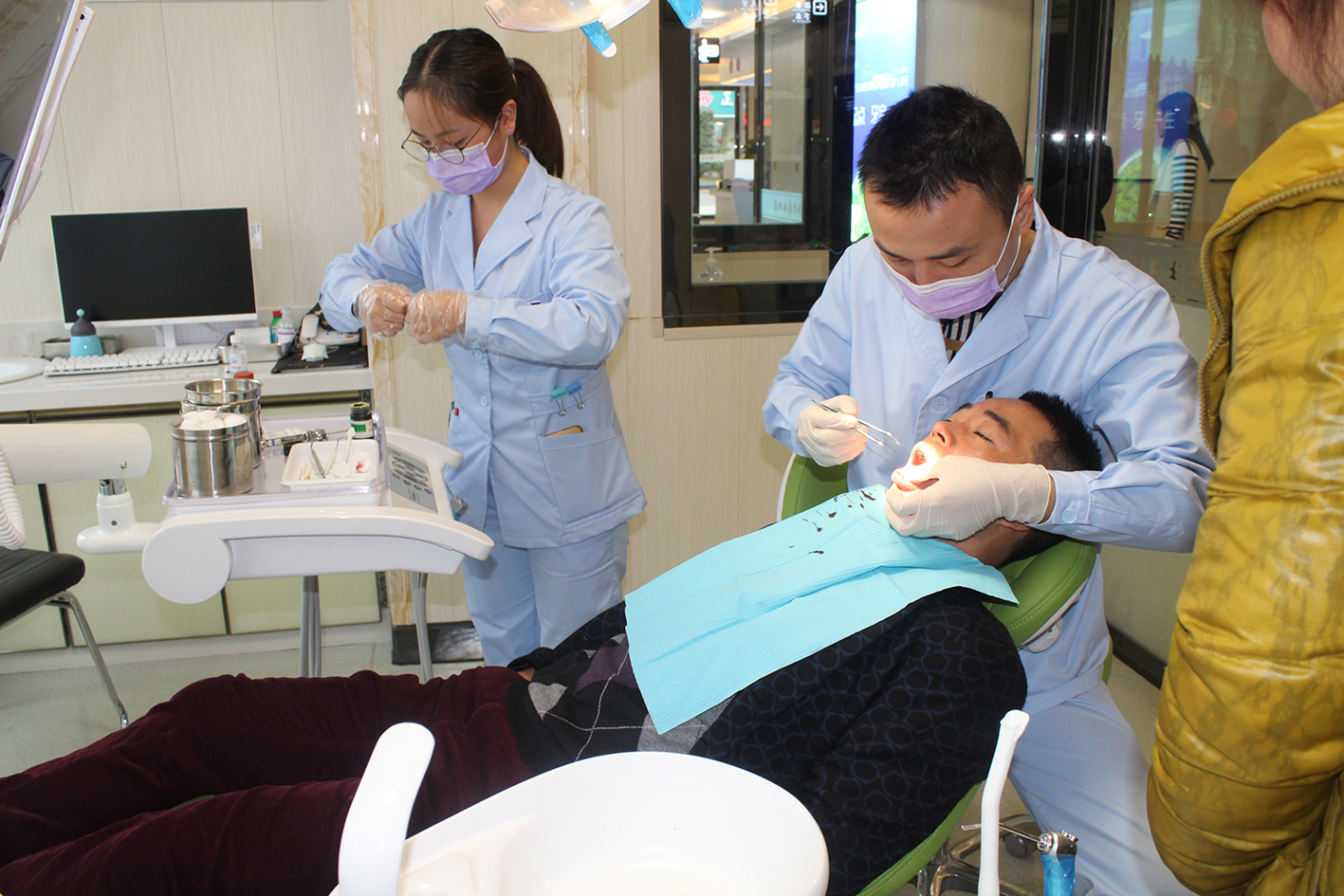 五、南京鑫英口腔門診部低價(jià)美牙背后的質(zhì)量有保護(hù)嗎？