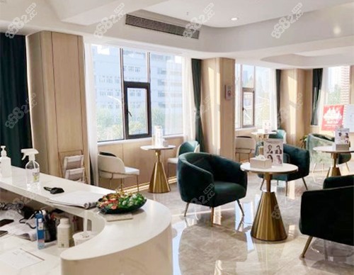 武漢九州叢琳植發(fā)醫(yī)院沙發(fā)休息區(qū)