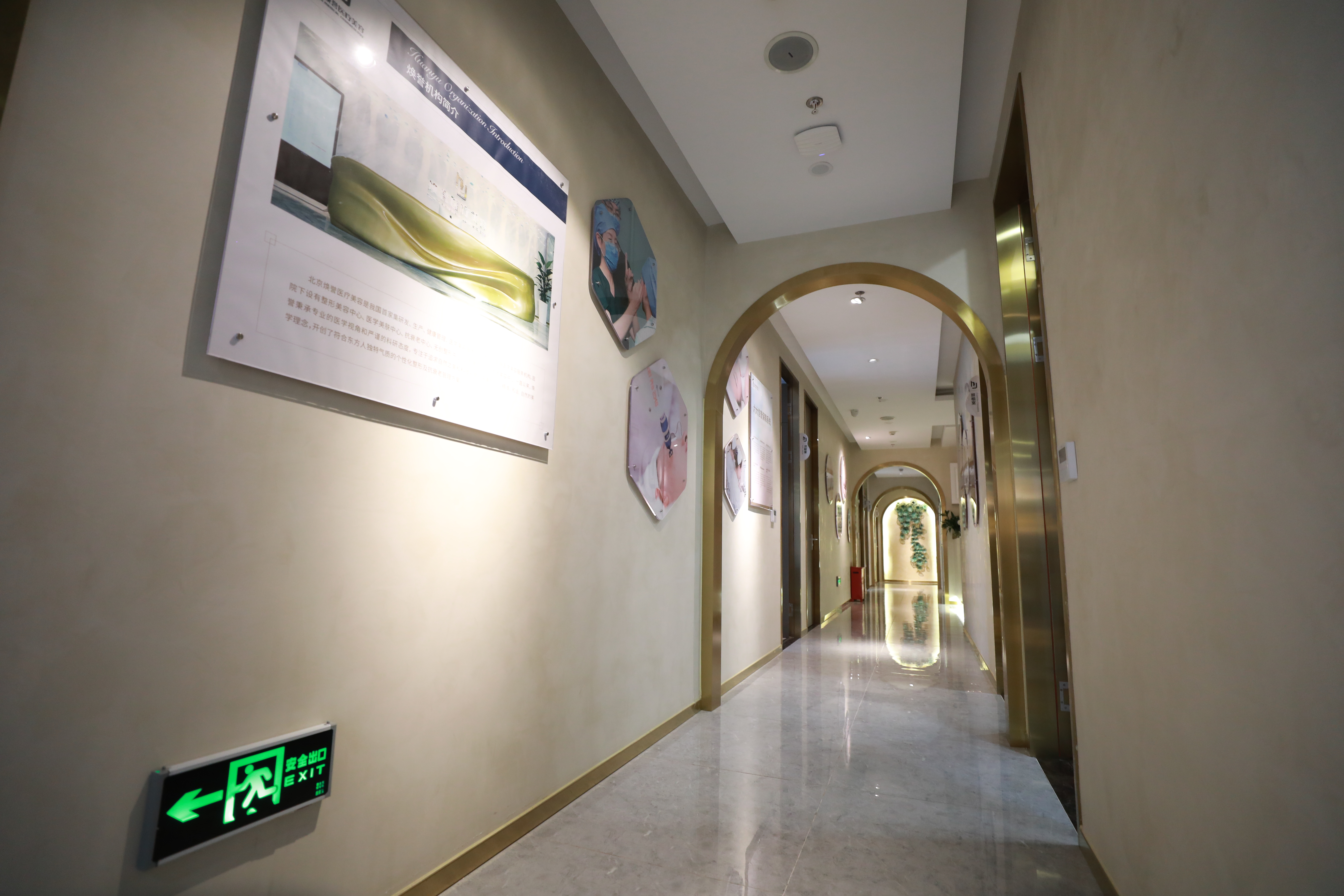 北京飛秒激光手術(shù)價(jià)格一覽表，涵蓋多種術(shù)式價(jià)格區(qū)間及熱門(mén)醫(yī)院參考速來(lái)了解！ 