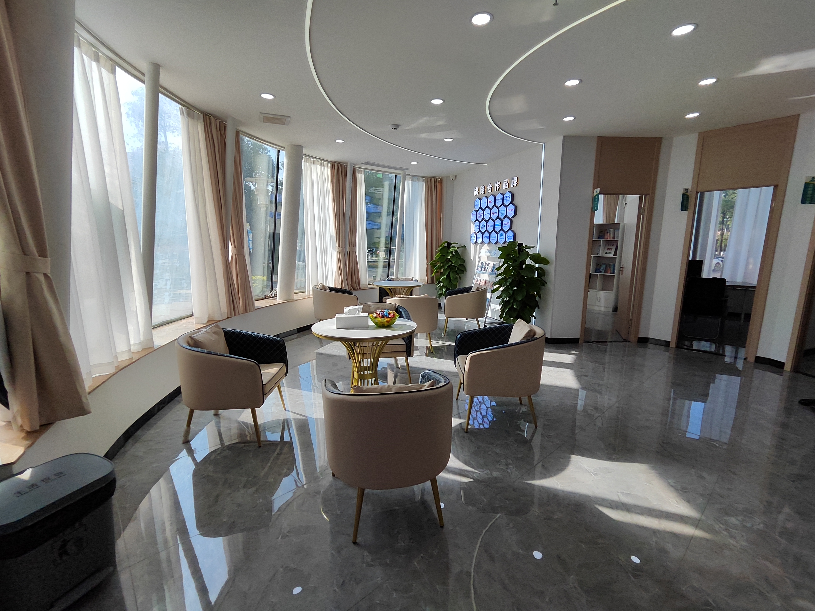 東莞光明眼科醫(yī)院術后保護如何？跟蹤隨訪超貼心