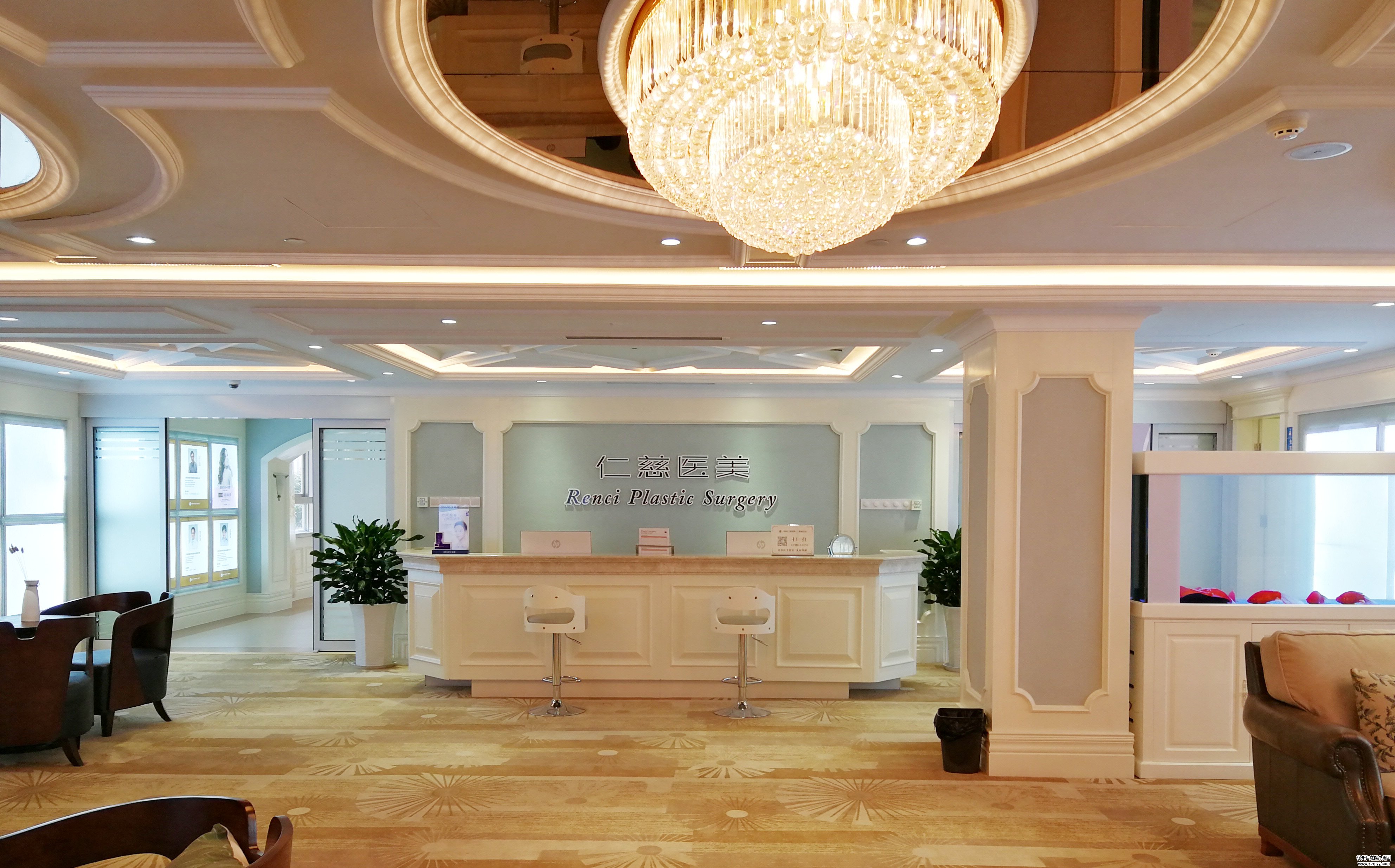 成都華美紫馨美容醫(yī)院官網(wǎng)：專精醫(yī)生團(tuán)隊(duì)護(hù)航