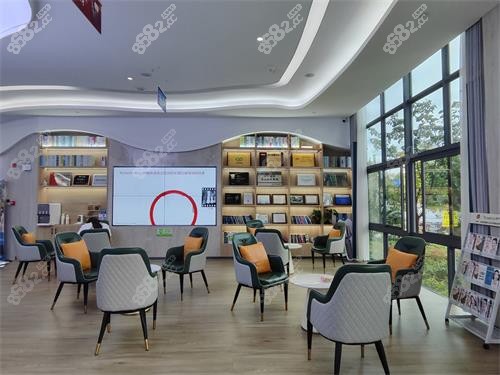 曲靖舒爾口腔大廳休息區(qū)環(huán)境